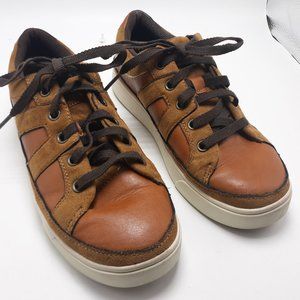 UGG Marcus Boys sz 5 sneakers shoes